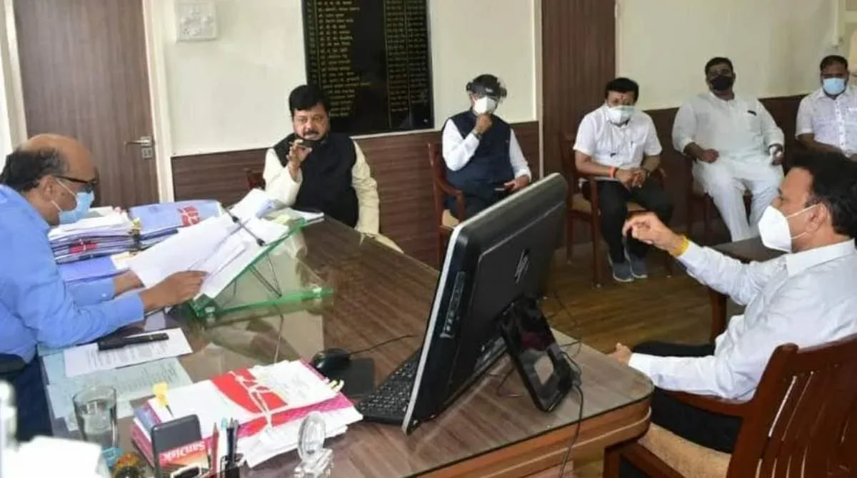 jalgaon district will get stock of remedesivir injections with 10 oxygen plants