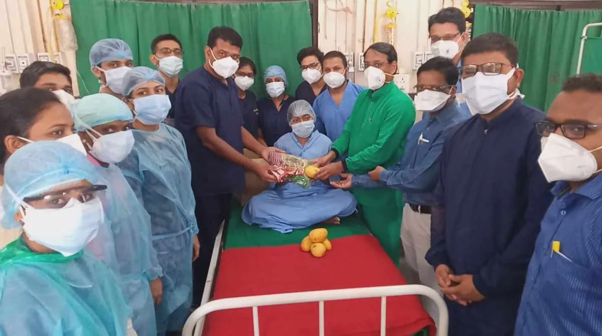 कोरोनाबाधित गर्भवती महिलेला मृत्यूच्या दाढेतून वाचविण्यात वैद्यकीय पथकाला यश 1 jalgaon (1)