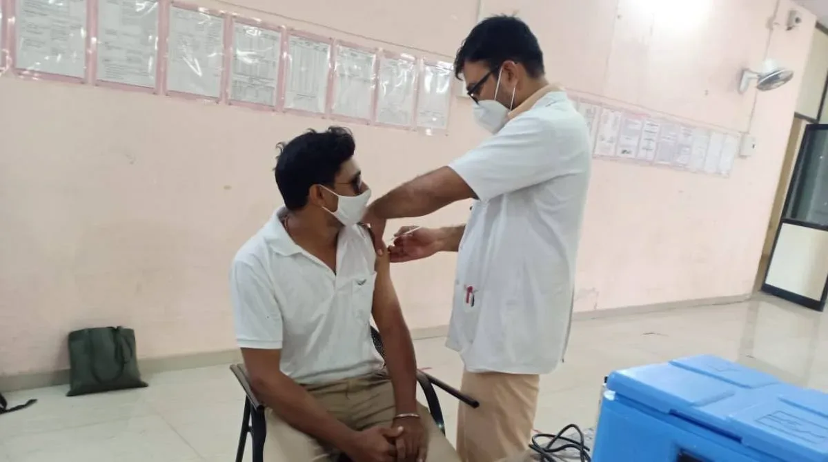 महावितरणच्या ४७ टक्के कर्मचाऱ्यांचे कोविड प्रतिबंधक लसीकरण पूर्ण 1 jalgaon (5)