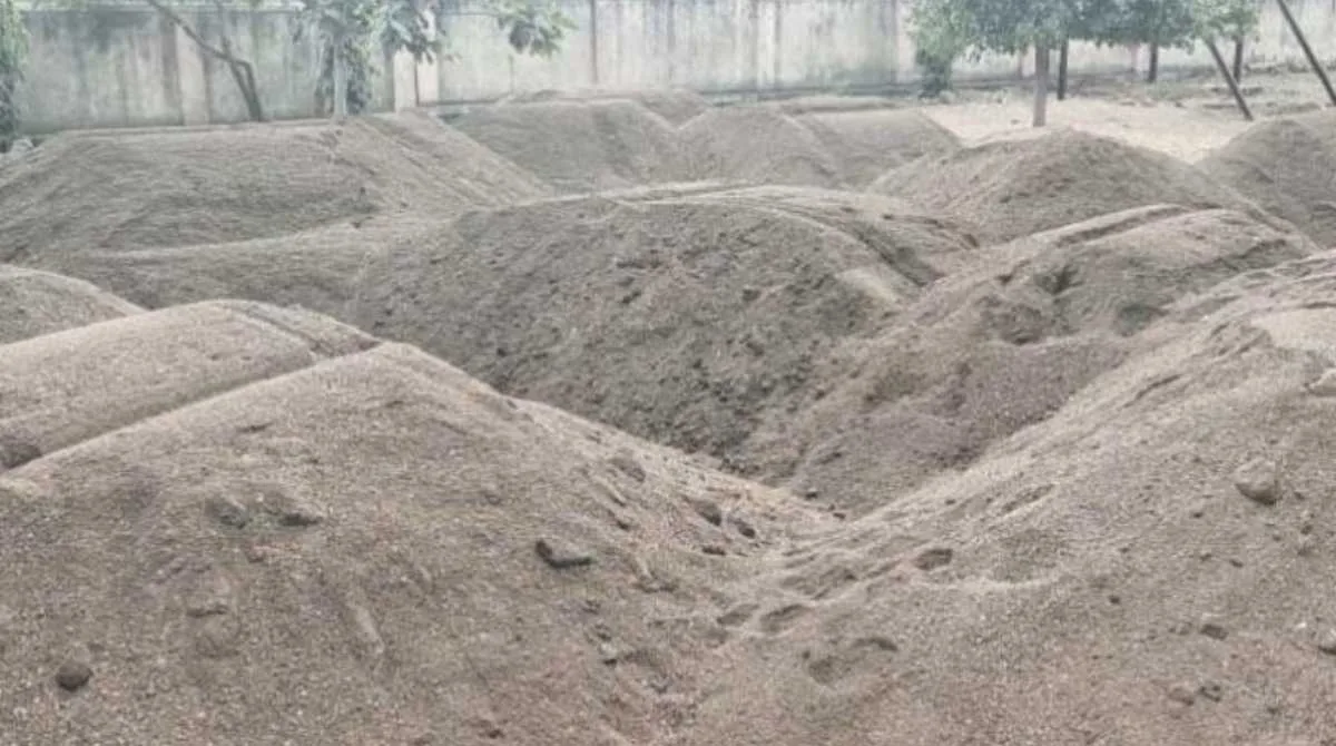 वाळूचे १४ ठेकेदार 'फौजदारी'च्या दारात; अभियंतेही रडारवर 1 valu taskari 2.75 crore punishment