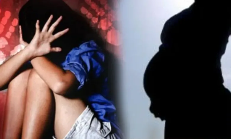 संतापजनक ! अल्पवयीन मुलीवर नात्यातील नराधमाचा अत्याचार; पीडित मुलगी गर्भवती 1 crime jpg webp