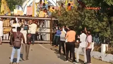 जालन्यात धनगर समाजाच्या आंदोलनाला हिंसक वळण, जिल्हाधिकारी कार्यालय फोडले 7 jalna dhangaar samaj jpg webp