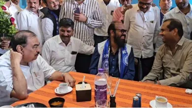 जळगावात राजकारणातील दोन कट्टर प्रतिस्पर्धी आमने-सामने ; राजकीय वर्तुळात चर्चा 3 khadse chavhan