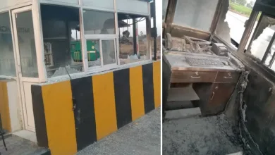 जळगाव-धुळे रस्त्यावरील टोल नाका तोडफोड करून पेटविला ; हल्लेखोर सीसीटीव्हीत कैद 5 tola naka todfod jpg webp