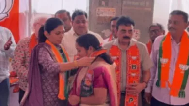 लोकसभेच्या तोंडावर भुसावळात शरद पवार गटाला धक्का ; अनेक पदाधिकाऱ्यांचा भाजपात प्रवेश 6 NCP office bearers bjp jpg webp