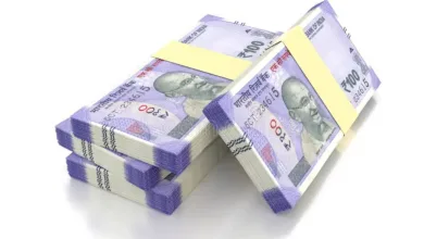 जळगाव जिल्ह्यातील 'या' शहरात आढळल्या शंबरच्या बनावट नोटा; दोघे पोलिसांच्या ताब्यात 4 100 rs note