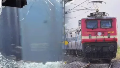 धक्कादायक ! महाकुंभला जाणाऱ्या रेल्वेवर जळगावमध्ये दगडफेक, प्रवाशांमध्ये भीतीचे वातावरण 5 JL train