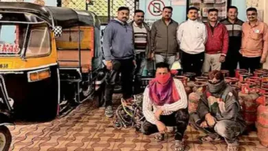 Bhusawal : रिक्षामध्ये अवैधपणे घरगुती गॅस भरणा, जळगाव एलसीबीची छापेमारी ; २७ सिलिंडर जप्त 6 riksha japt