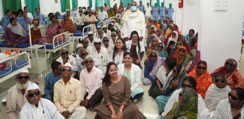 डॉ. उल्हास पाटील यांच्या ६६ व्या वाढदिवसानिमित्त ६६ जणांना मिळाली नवी दृष्टी 1 New Project 6