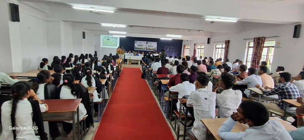 डॉ. उल्हास पाटील कृषी महाविद्यालयात नवोदित विद्यार्थ्यांचा दीक्षारंभ 1 New Project 1 1