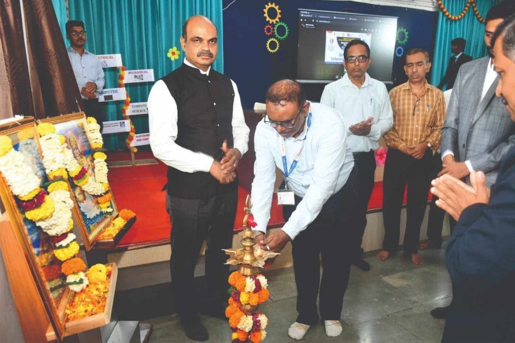 गोदावरी अभियांत्रिकी महाविद्यालयात स्मार्ट इंडिया हॅकाथॉन उत्साहात 1 New Project 2 1