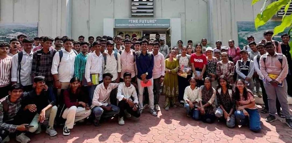 डॉ. उल्हास पाटील कृषी महाविद्यालयाच्या विद्यार्थ्यांची जैन हिल्सला शैक्षणिक भेट 3 New Project 3 1