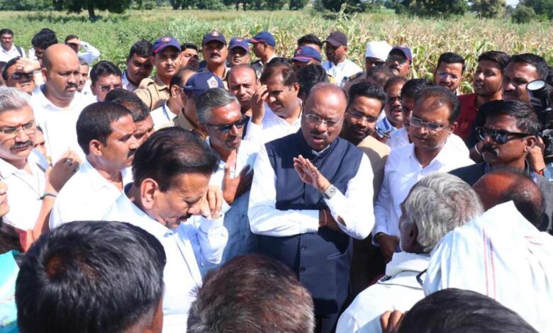 कर्जवसुलीसाठी शेतकऱ्यांना फोन नको; अवैध सावकारीवर कारवाई करा – महसूल मंत्री बावनकुळे 1 New Project 3