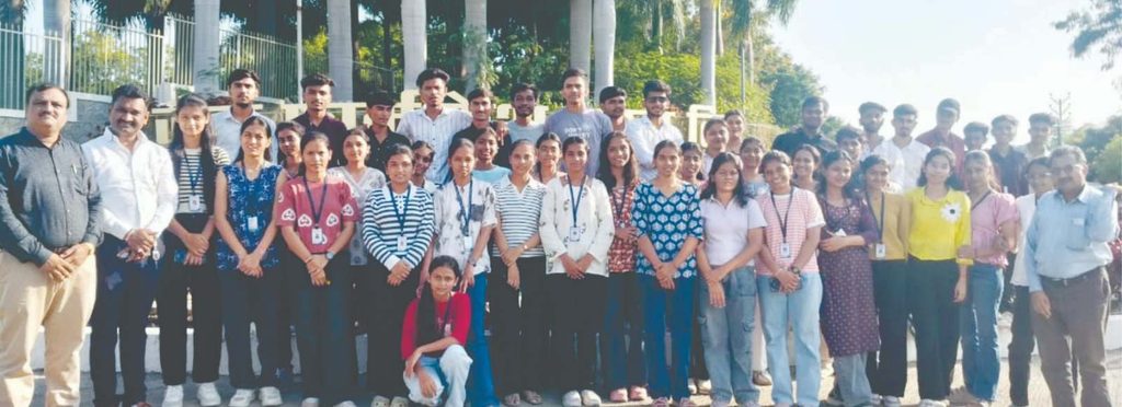 गोदावरी अभियांत्रिकीच्या विद्यार्थ्यांची जैन फार्म फ्रेश व गांधी तीर्थला भेट 2 New Project 6