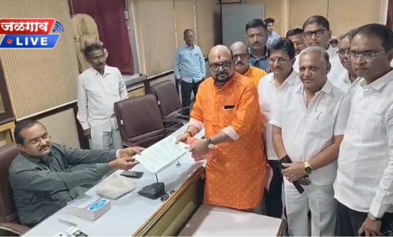 जिल्हा बँक निवडणुकीसाठी मंत्री गुलाबराव पाटील यांचा उमेदवारी अर्ज दाखल.. 1 gpjdccbank