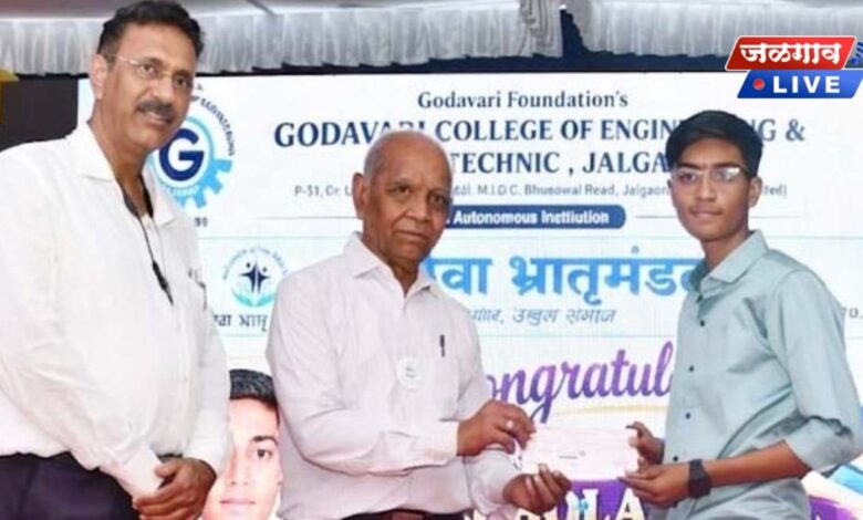 लेवा भ्रातृ मंडळातर्फे किरण तळेलेंना उच्च शिक्षणासाठी २५ हजारांची आर्थिक मदत 1 kiran talele