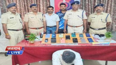 Bhusawal : रेल्वे प्रवाशांच्या मोबाइलवर डल्ला; १३ मोबाइलसह छत्तीसगडचा संशयित जेरबंद 4 mbchor